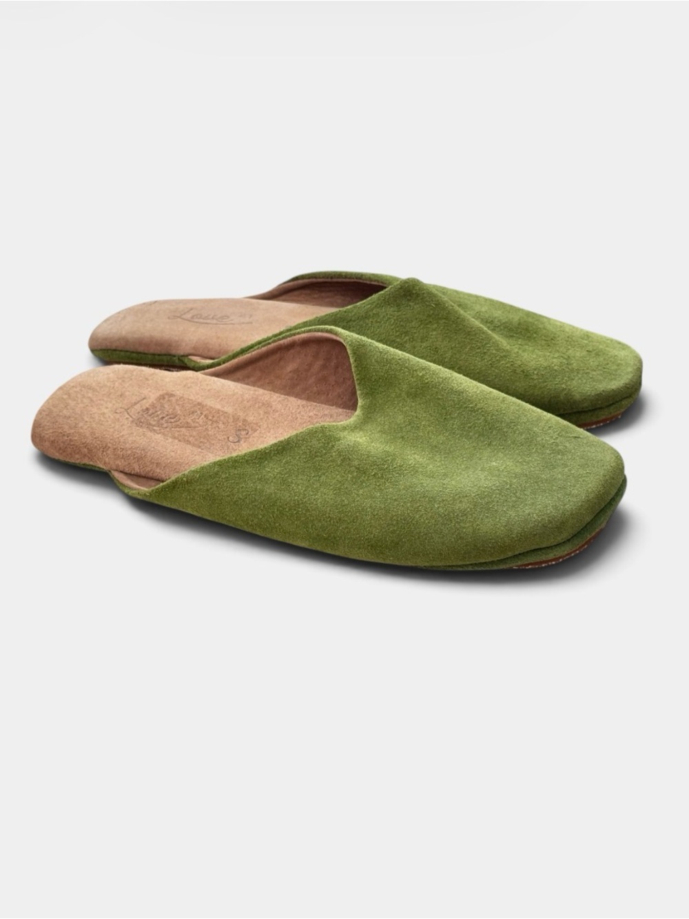 Love 41 Saddleback Leather Green Suede Slip-On Shoes Size S